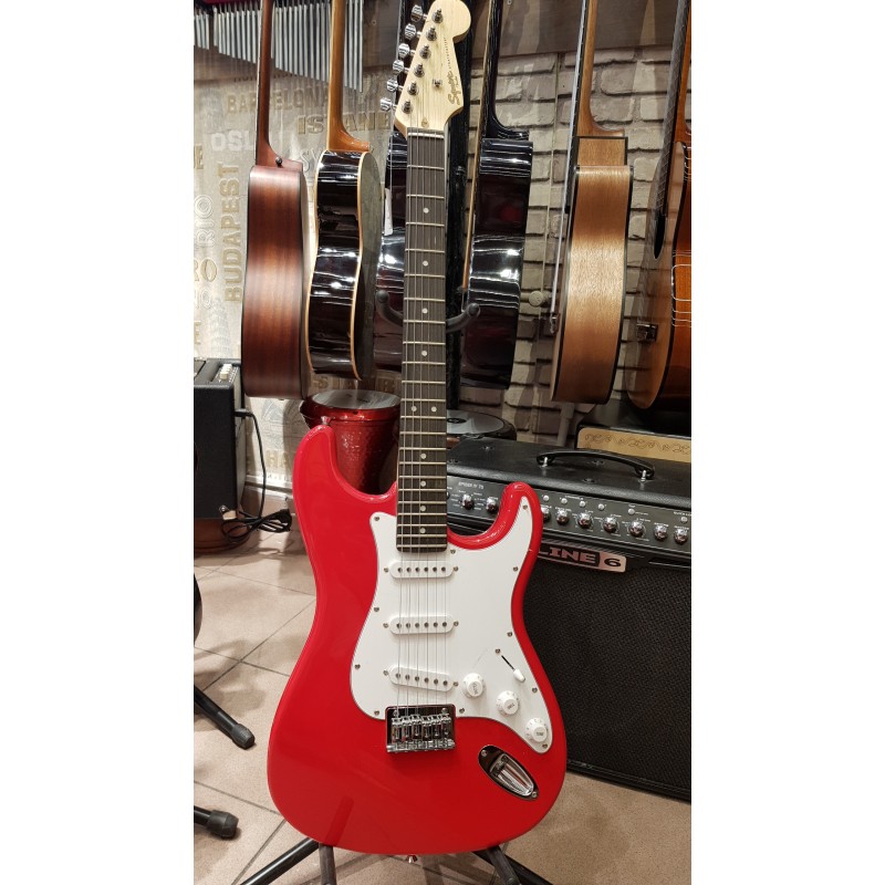 Fender squier stratocaster MM STRAT elektro gitar(kılıf askı jak kablo pena )